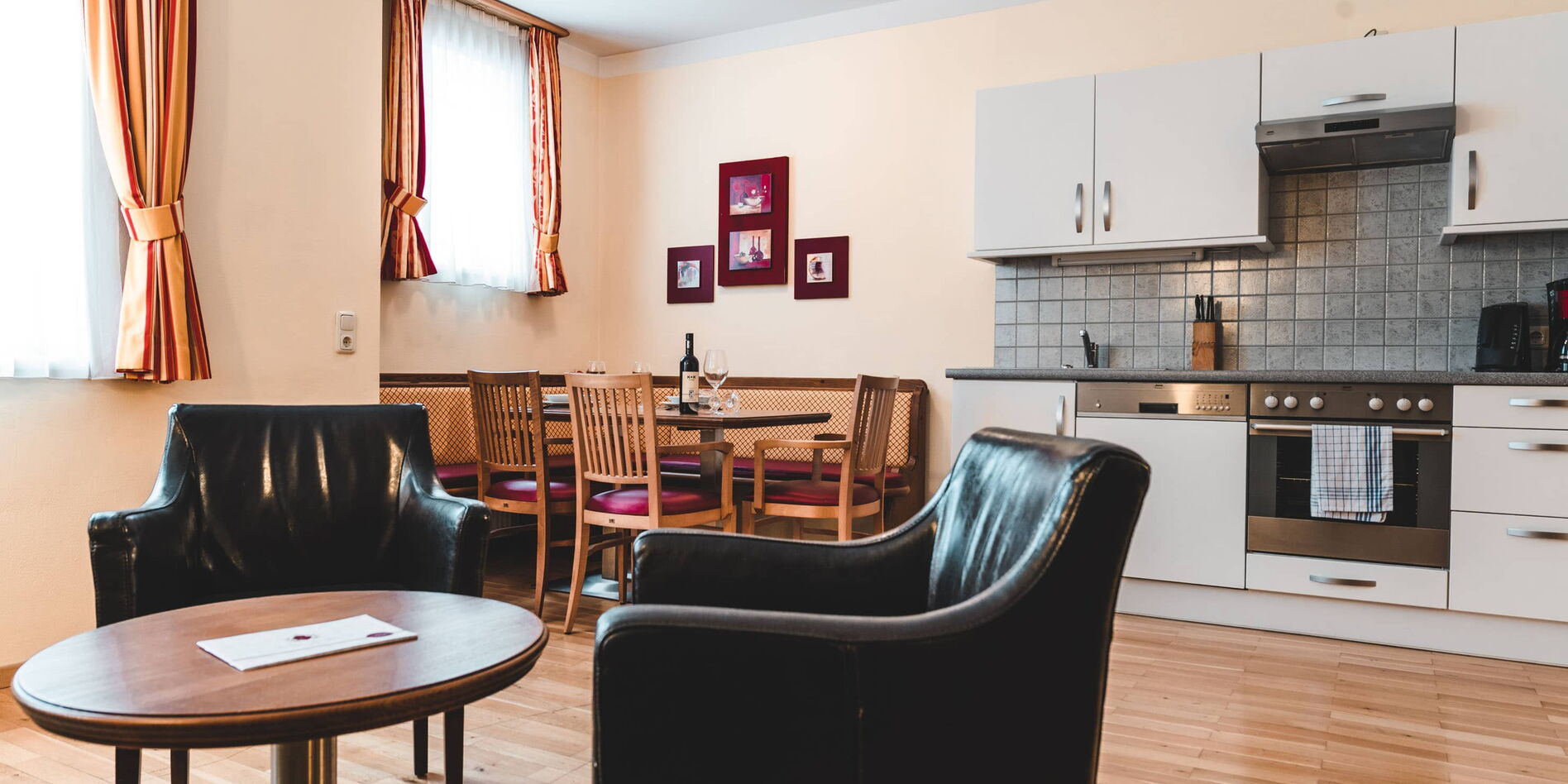 Küche & Wohnbereich, Apartment Standard, 4* Boutique Hotel Cella Central